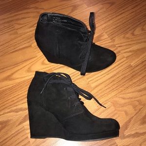 Black wedge bootie
